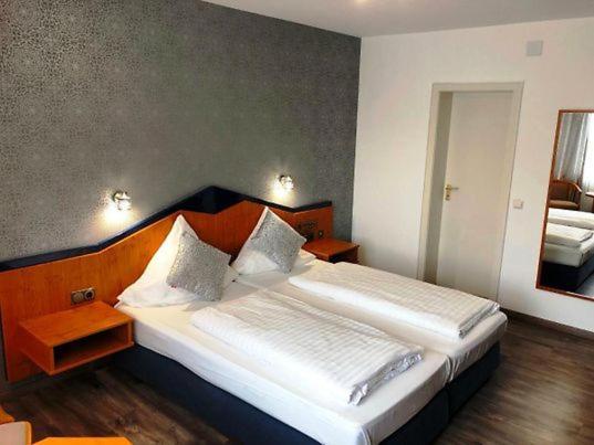 Hotel 9-Enhof Вупперталь Экстерьер фото